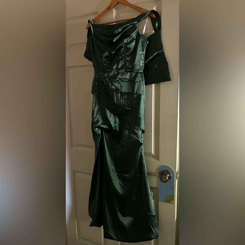 Elegant Dark Green Evening Gown